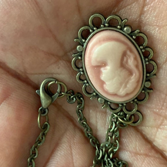 Pendant Necklace Charm Vintage Cameo - Picture 4 of 4